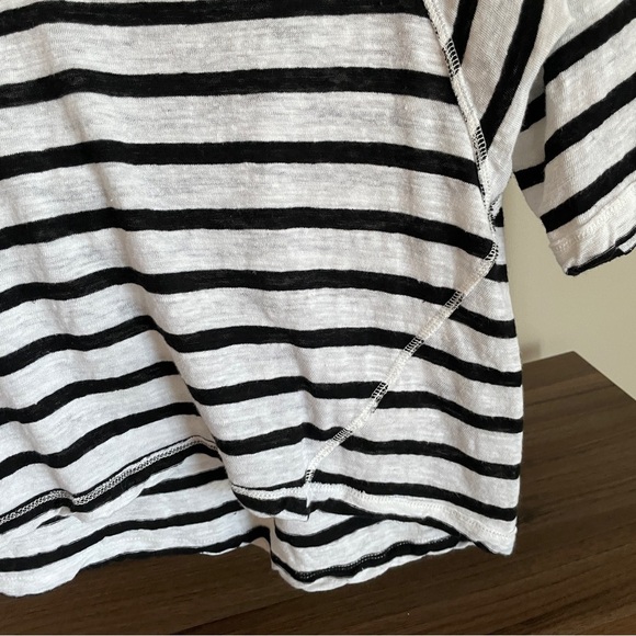 Free People We The Free V-neck T-Shirt, Size XS - Picture 3 of 7